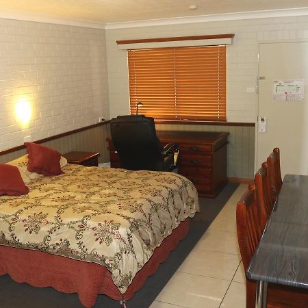 Barcaldine Country Motor Inn Dış mekan fotoğraf