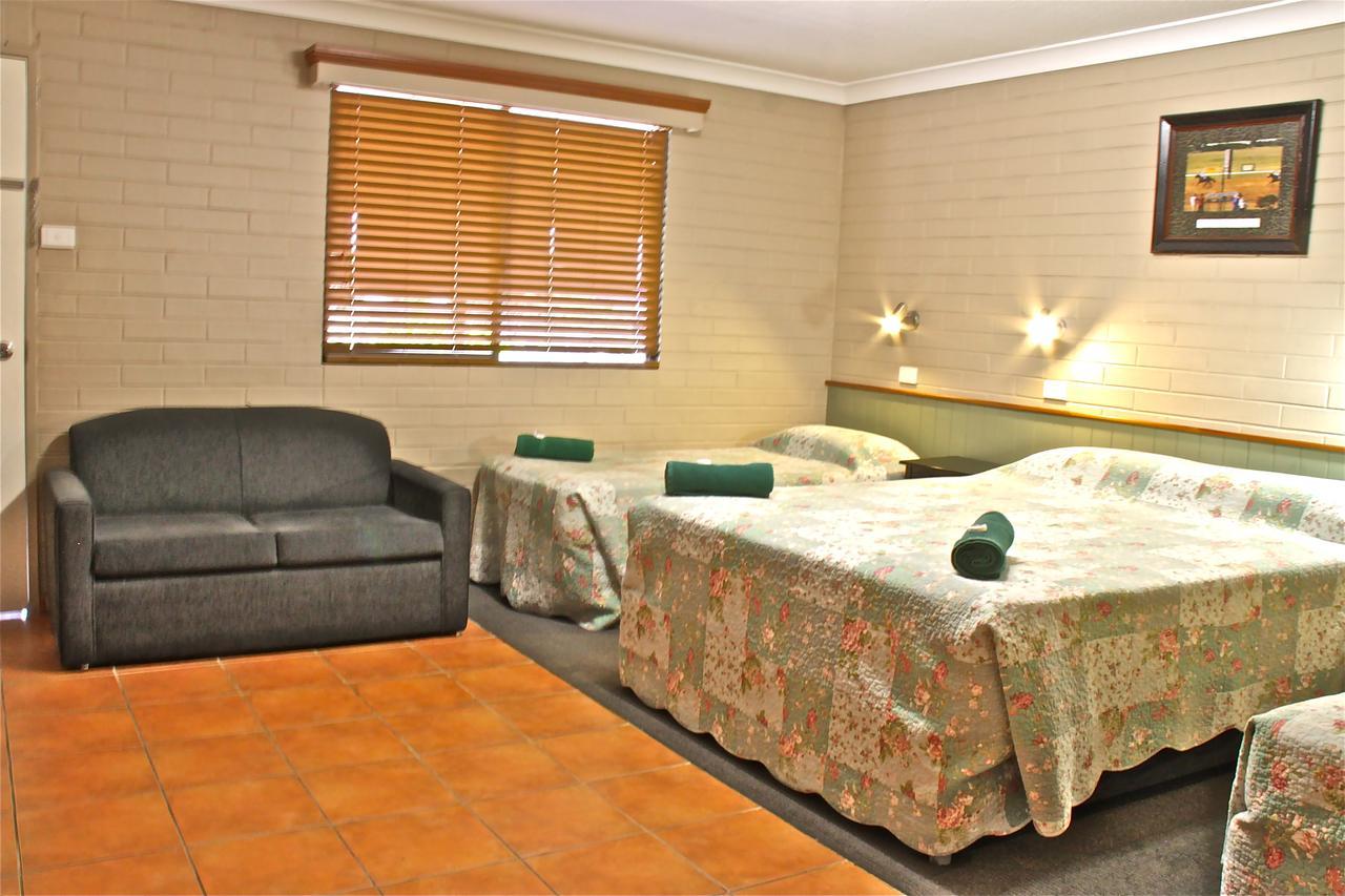 Barcaldine Country Motor Inn Dış mekan fotoğraf