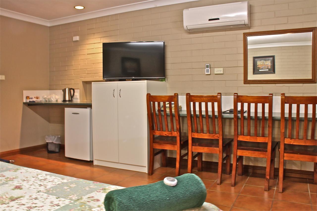 Barcaldine Country Motor Inn Dış mekan fotoğraf