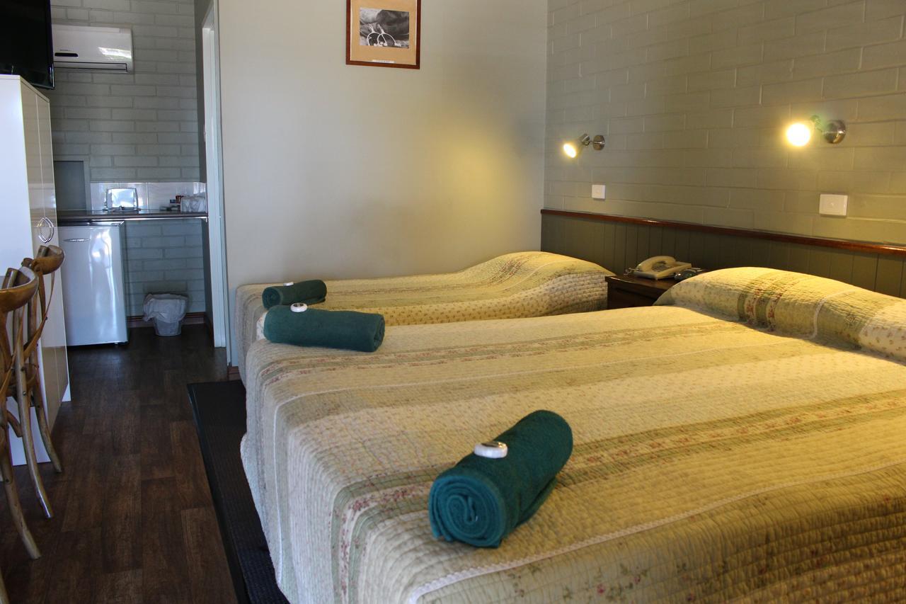 Barcaldine Country Motor Inn Dış mekan fotoğraf