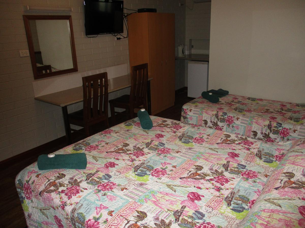 Barcaldine Country Motor Inn Dış mekan fotoğraf