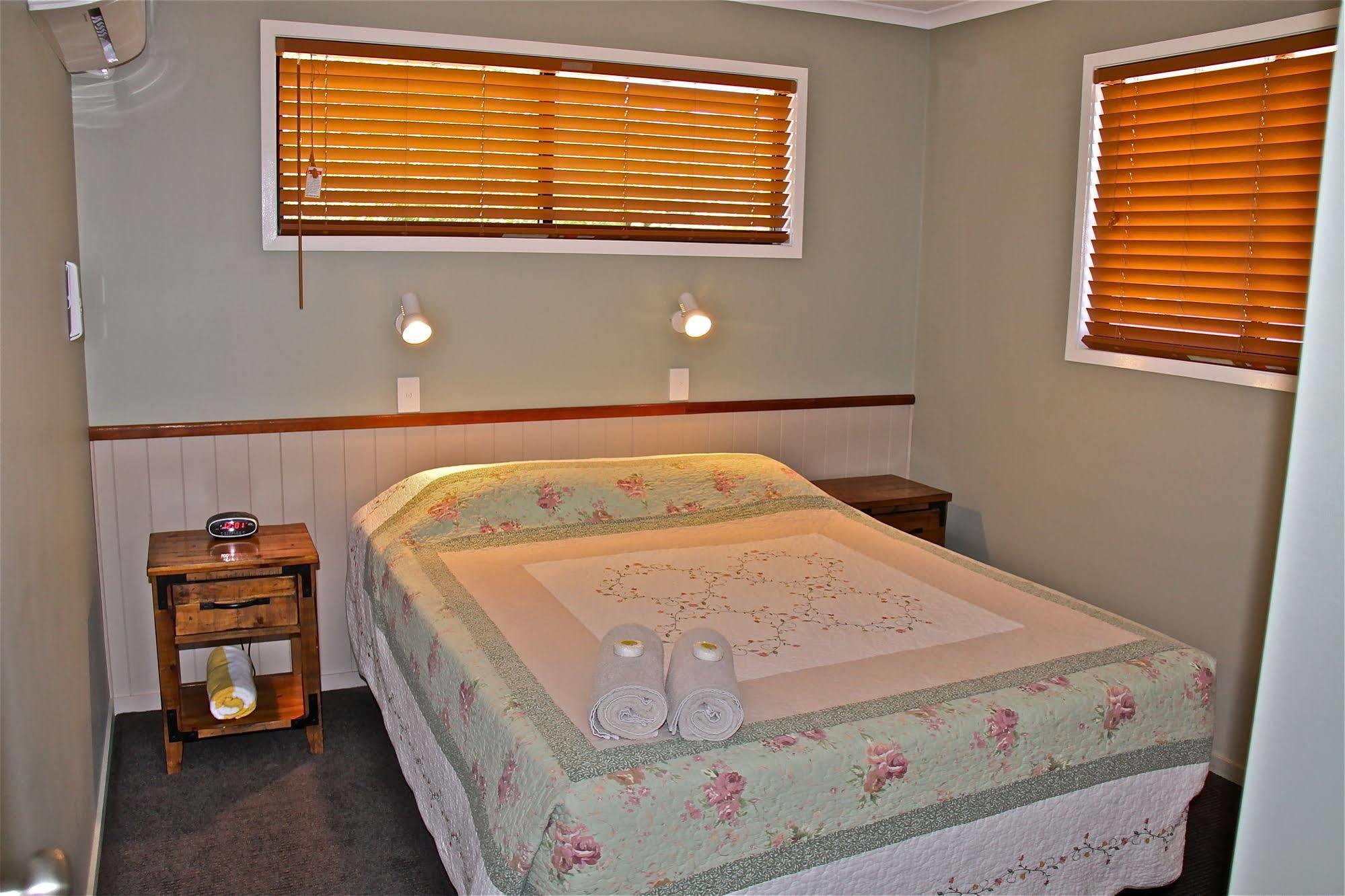 Barcaldine Country Motor Inn Dış mekan fotoğraf