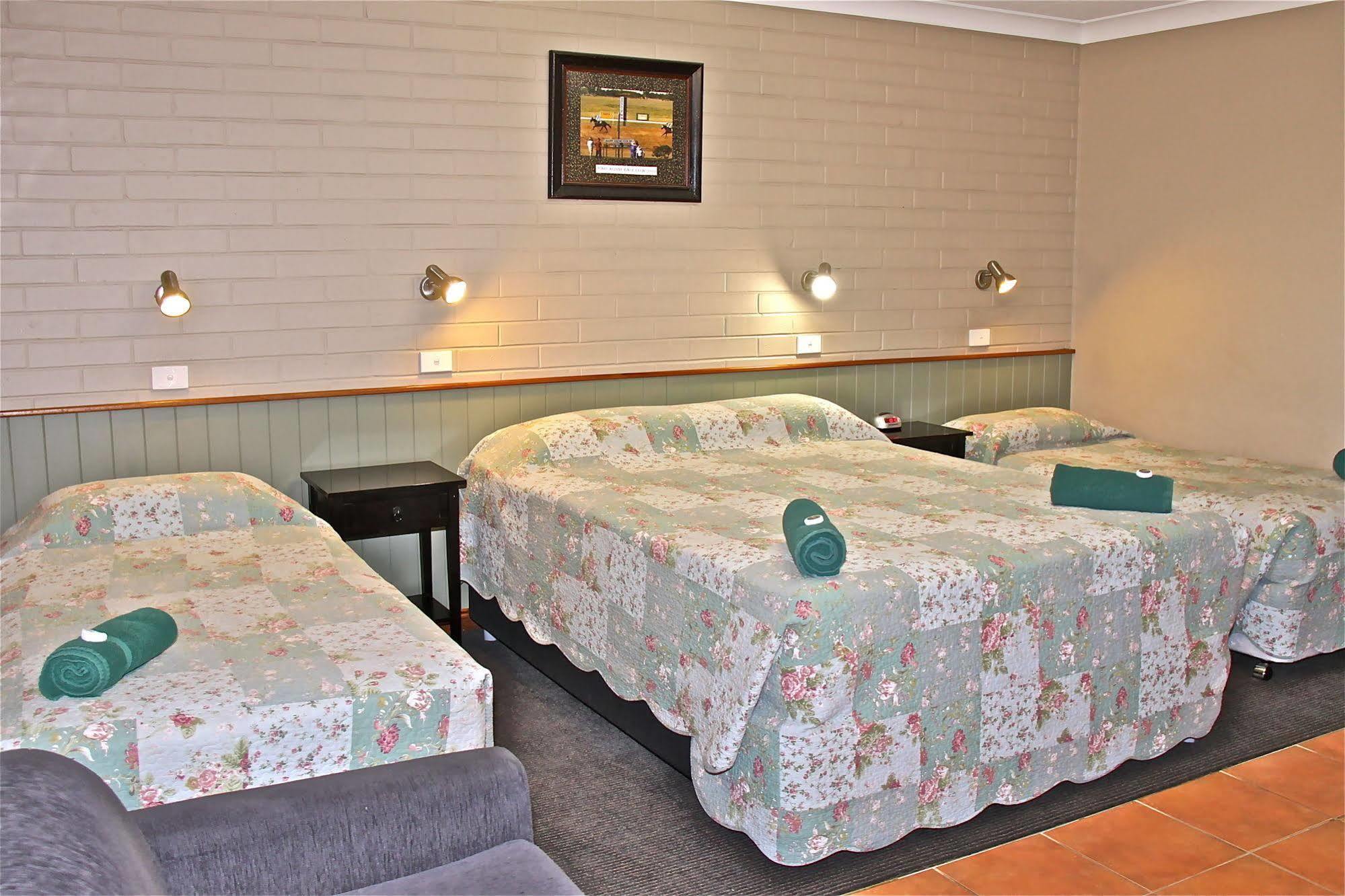 Barcaldine Country Motor Inn Dış mekan fotoğraf