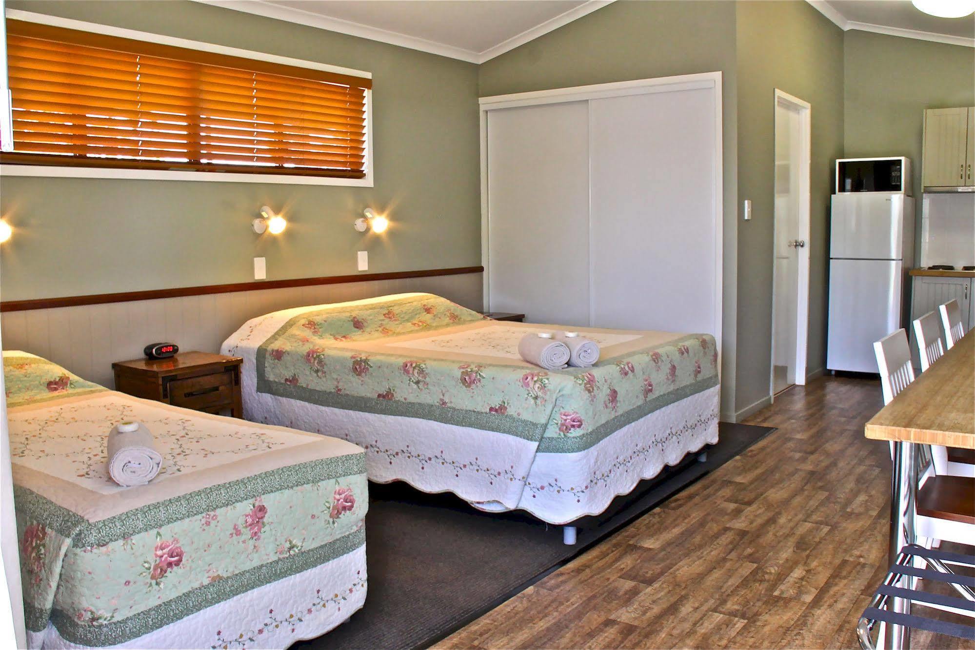 Barcaldine Country Motor Inn Dış mekan fotoğraf